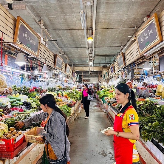 ตลาดบันซ้าน โซนผัก